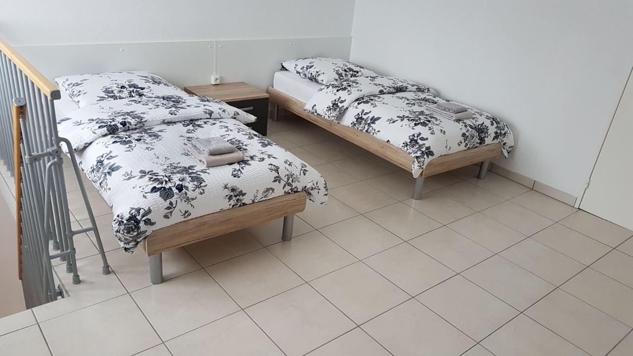 Studios Near Lycee Jean Mermoz Сен-Луи Экстерьер фото